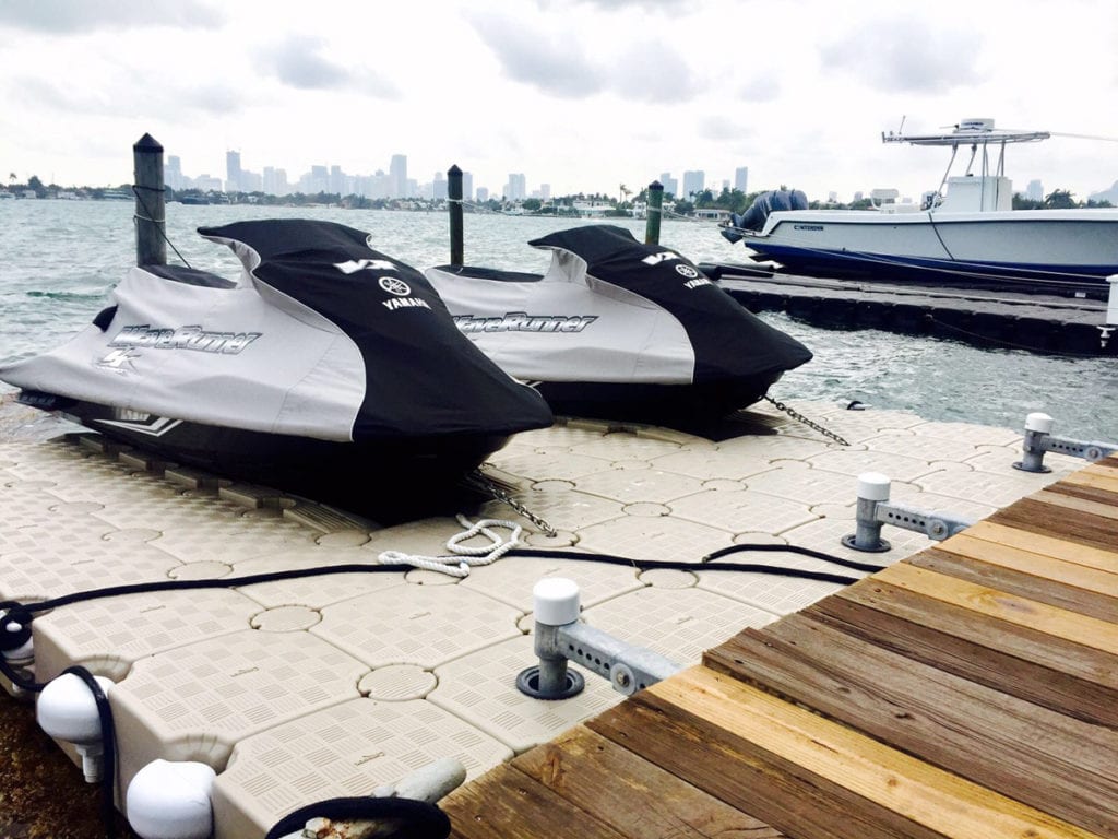 Floating dock for 2 jet skis